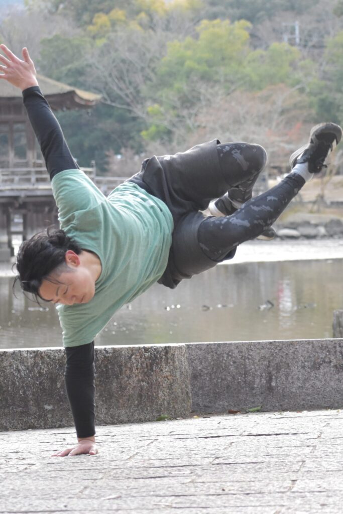 ANIMAL REBOOT代表 牛原晋がAnimal Flowを行っている様子